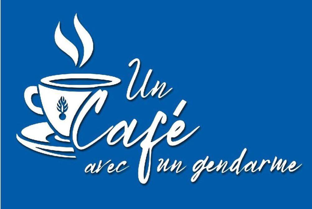 un café avec un gendarme